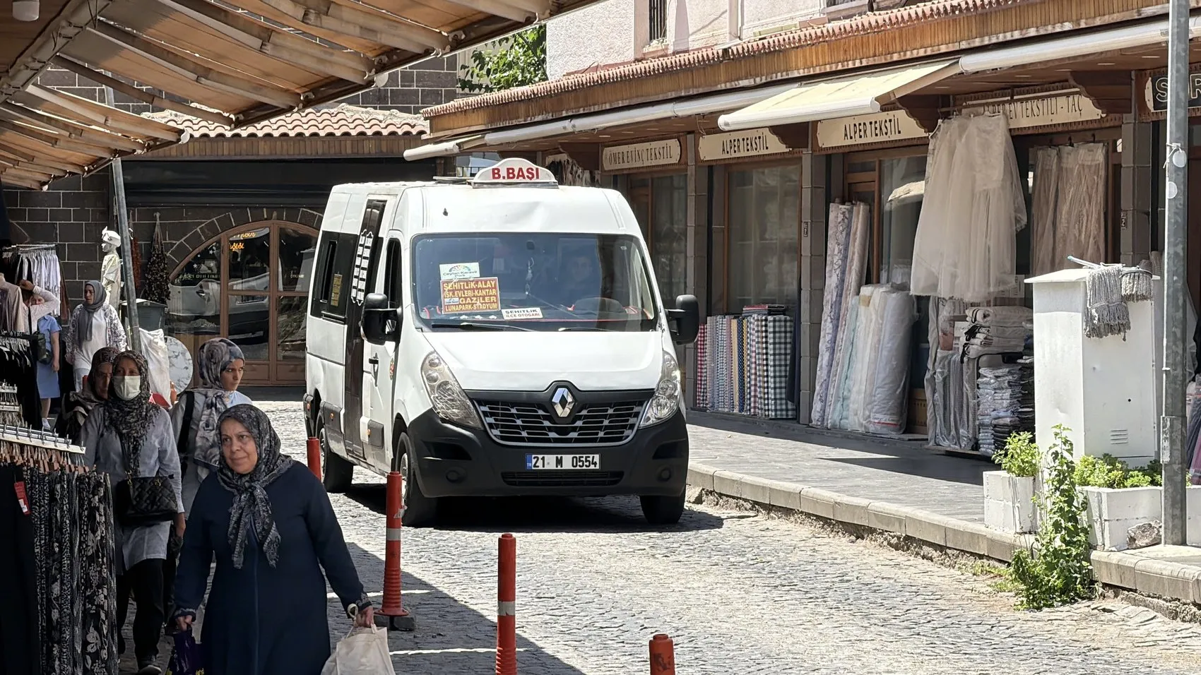Diyarbakırlı şoförden 42 derecelik sıcaklara karşı sulu klima çözümü
