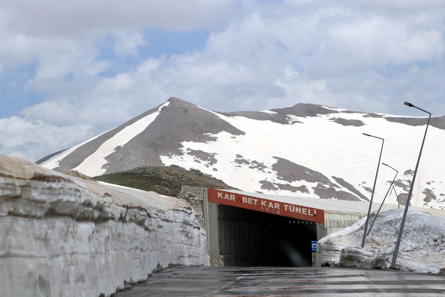 Van ve Bahçesaray arasındaki ulaşım çilesi 5,5 ay sonra sona erdi