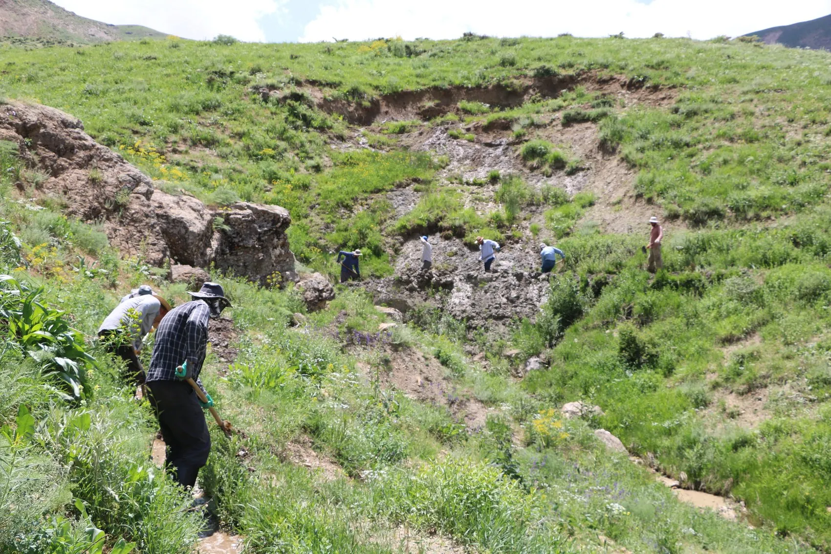 Hakkari’de köylülerin 10 kilometrelik su mücadelesi
