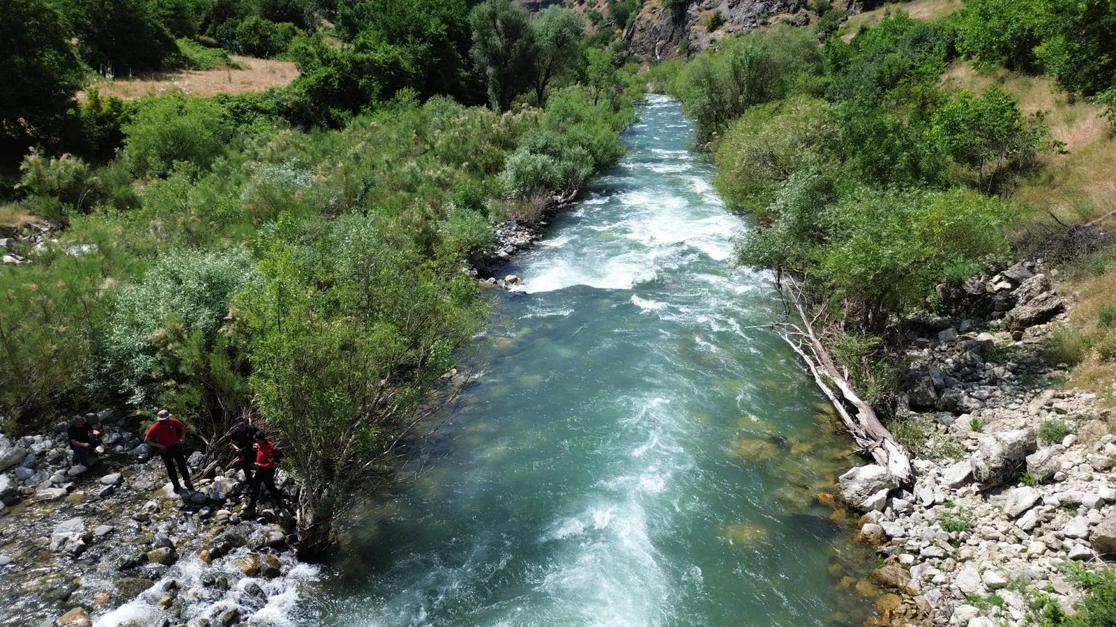 Bingöl'de çaya giren genç 6 gündür bulunamadı