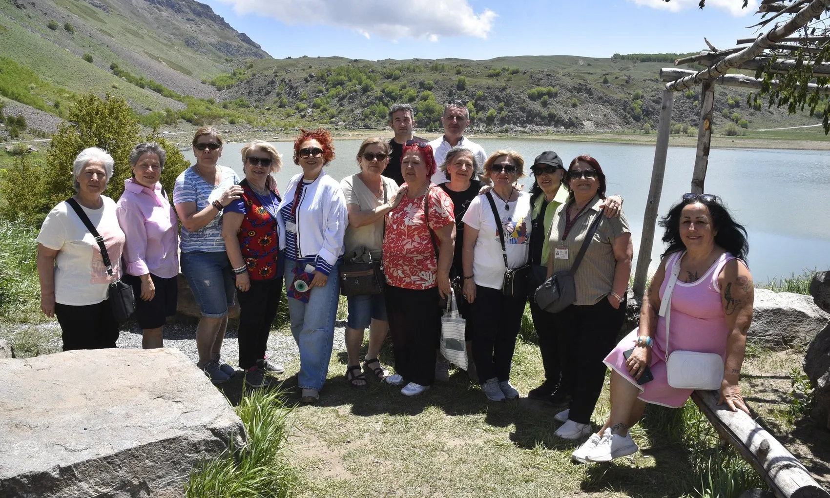 Tatvan Nemrut Kalderası yerli ve yabancı turistlerin gözdesi oldu
