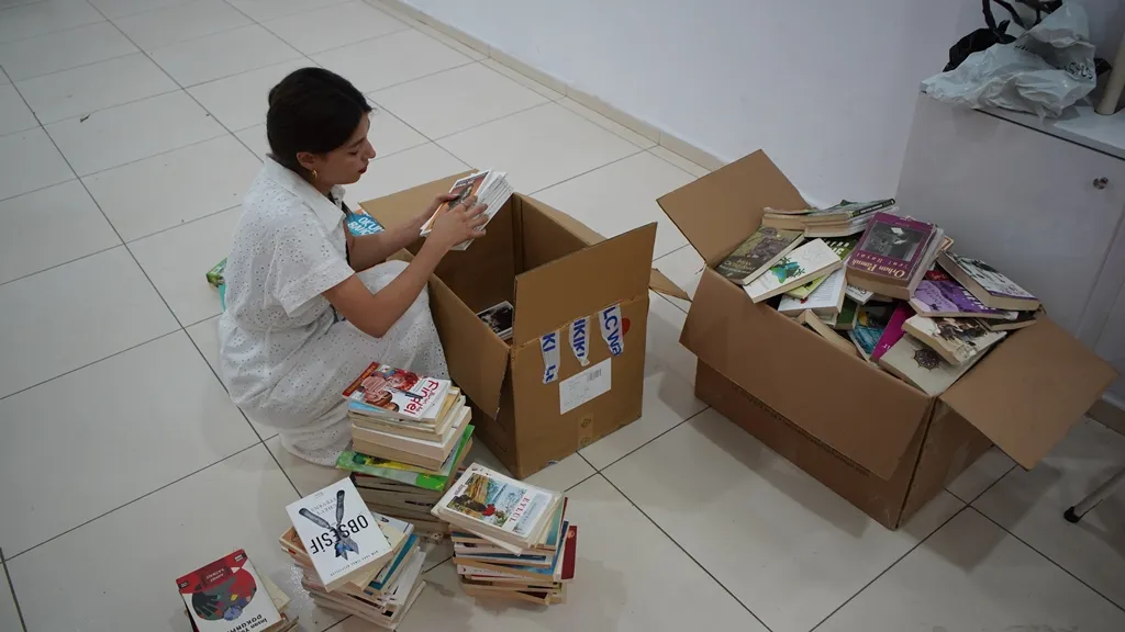 Siirt’te tiyatro biletleri köy okullarına kitap oldu