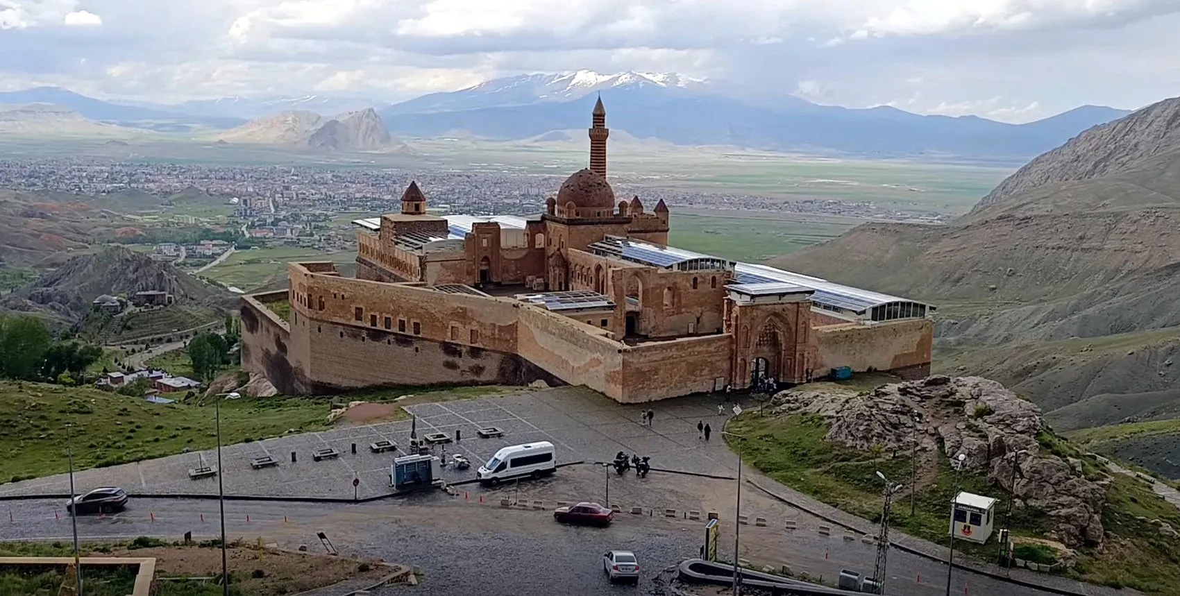 İshak Paşa Sarayı bayramda ziyaretçi akınına uğradı