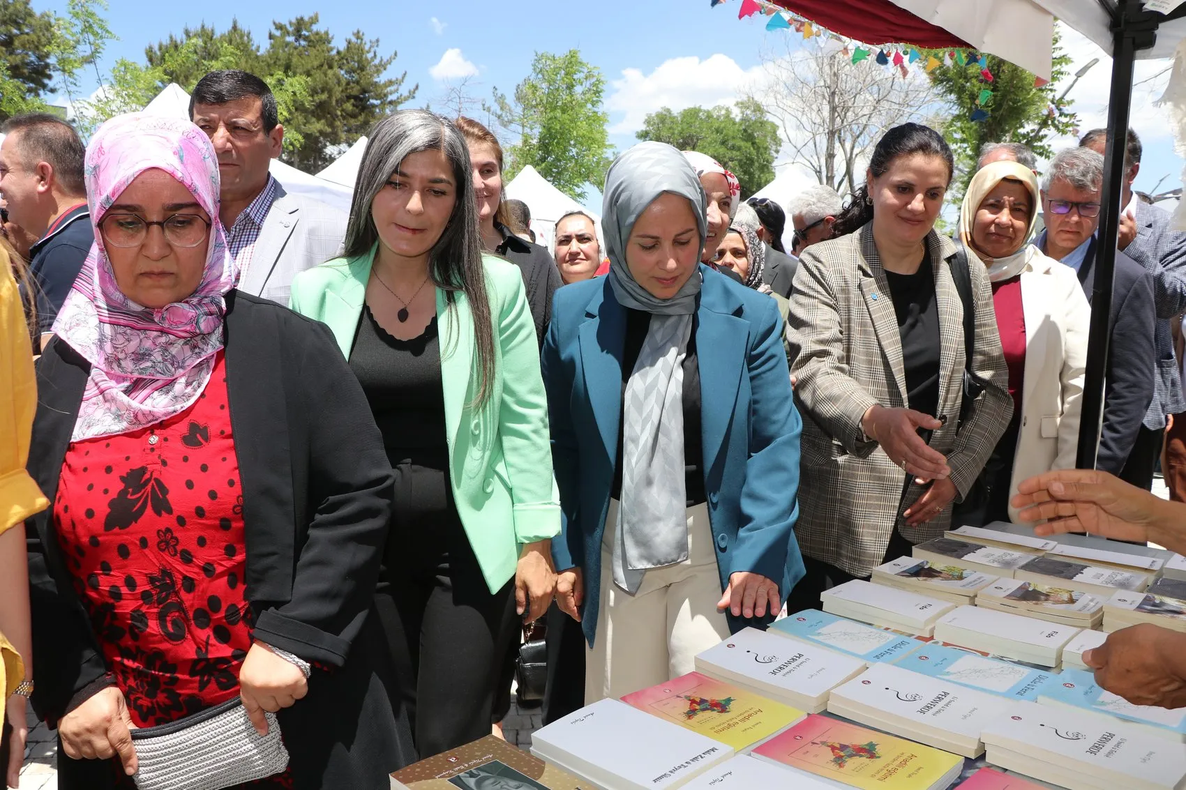 Van Tuşba'da kitap şöleni başladı