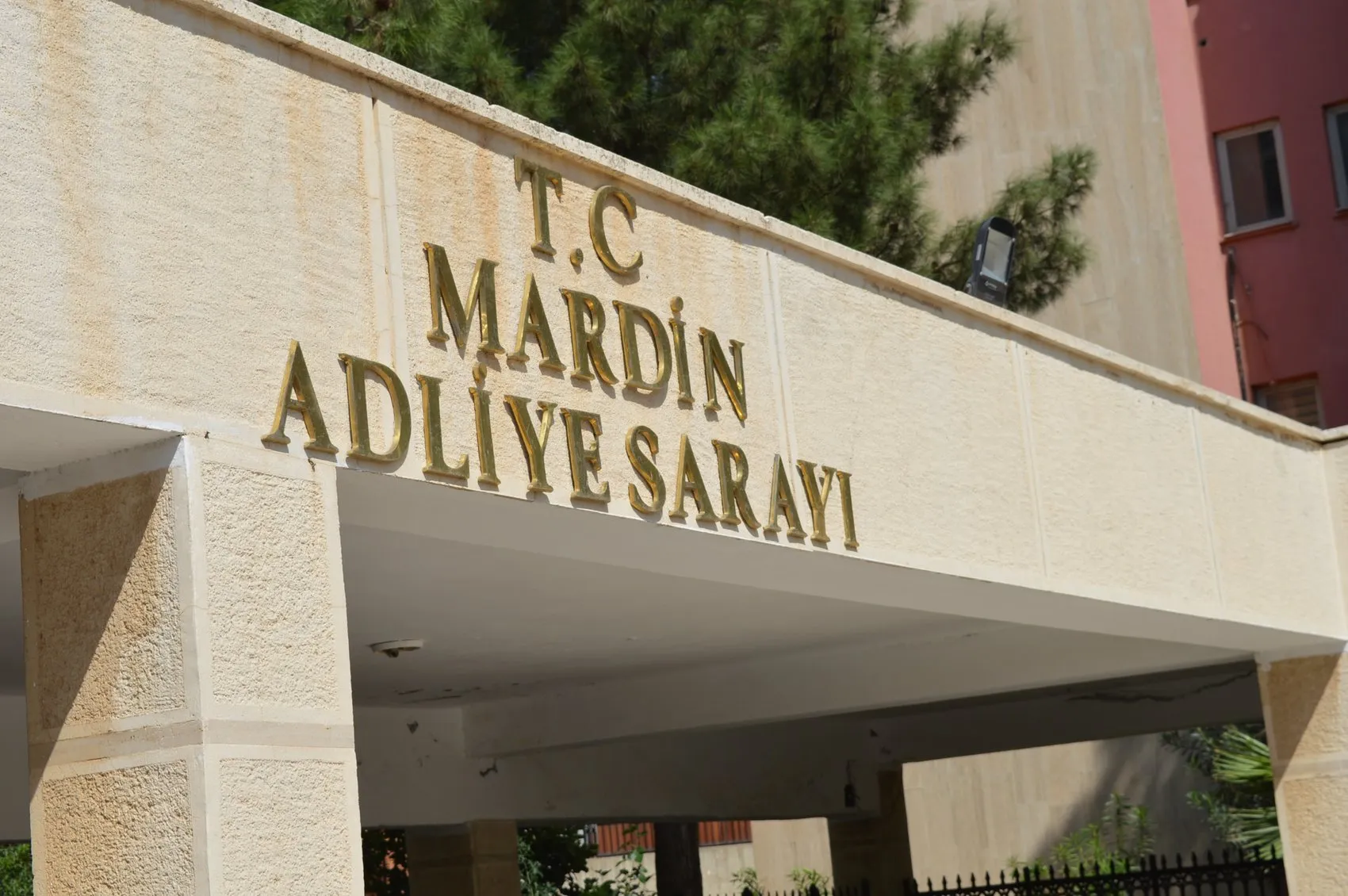 Miras uğruna babasının aracına bomba yerleştiren oğula hapis cezası