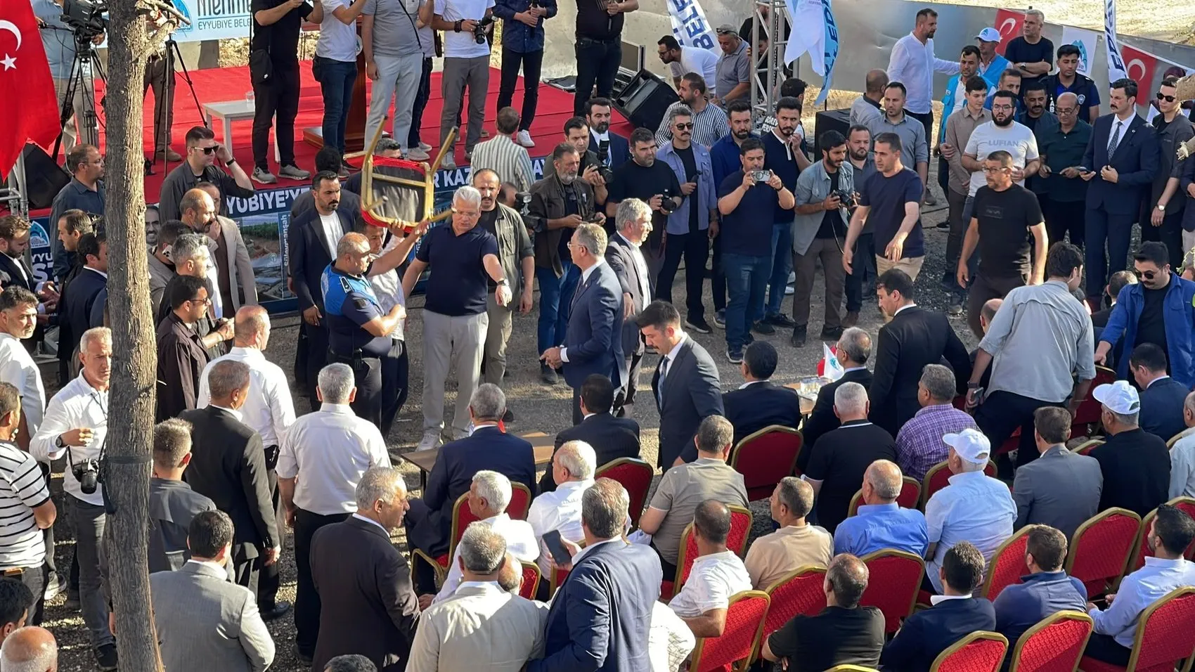 Şanlıurfa'da eski cezaevi alanı belediye binasına dönüşüyor
