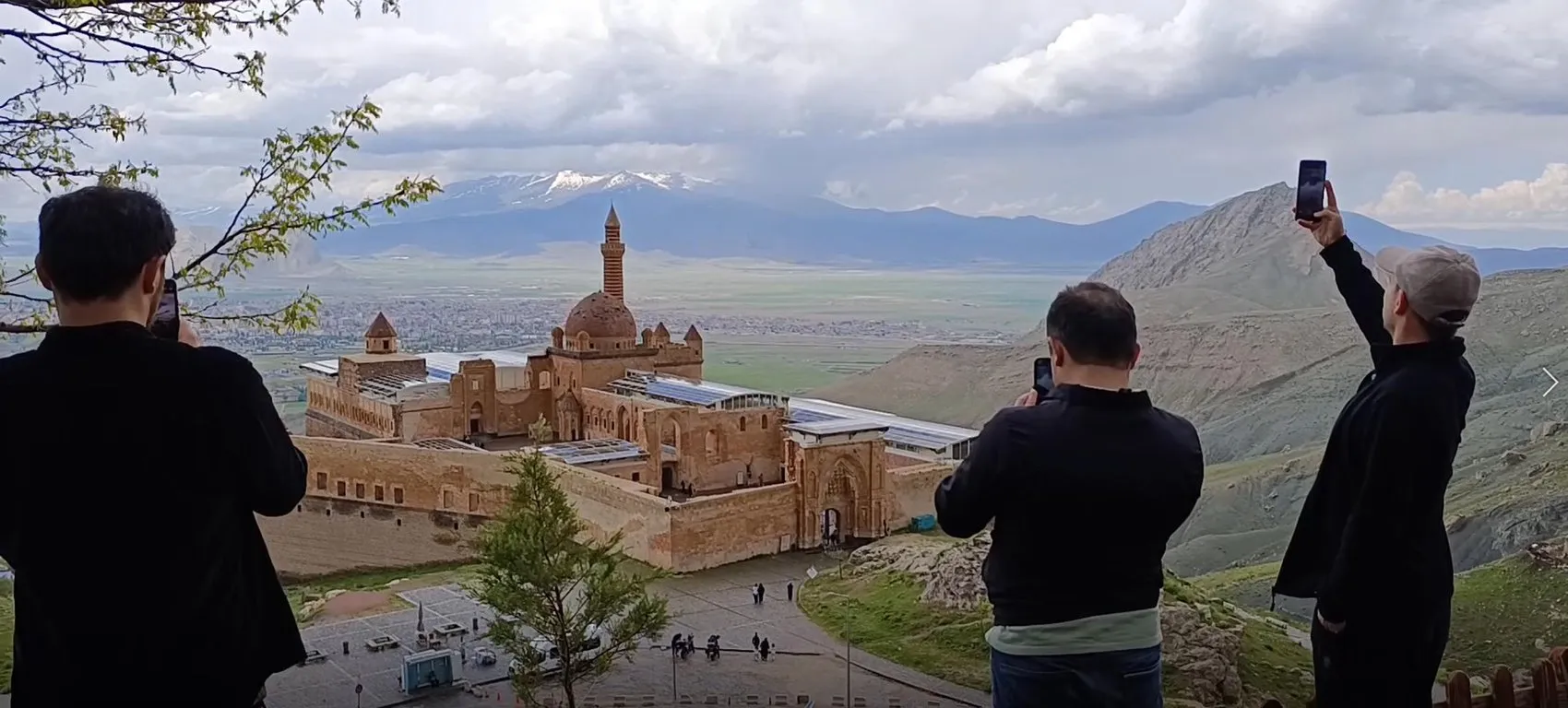İshak Paşa Sarayı bayramda ziyaretçi akınına uğradı