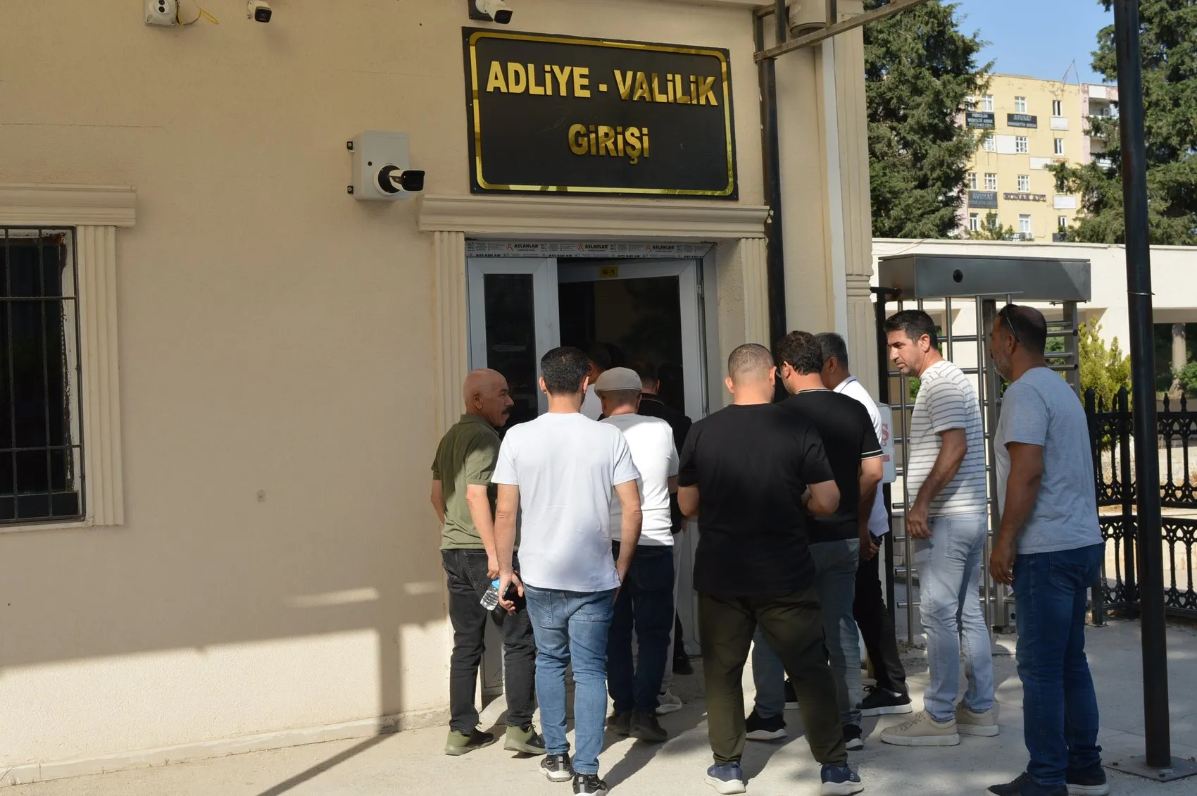 Mardin'de ev hayali kuran 80 aile dolandırıldıklarını iddia ediyor