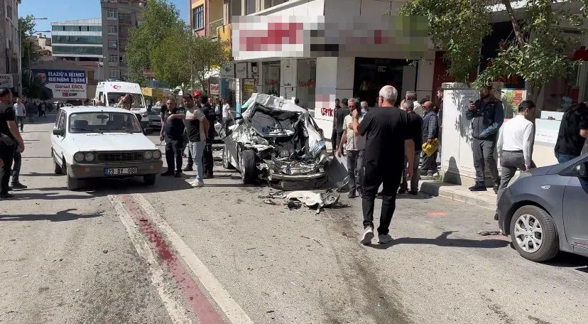 Elazığ’da dehşet anları Hafriyat kamyonu 10 aracı biçti