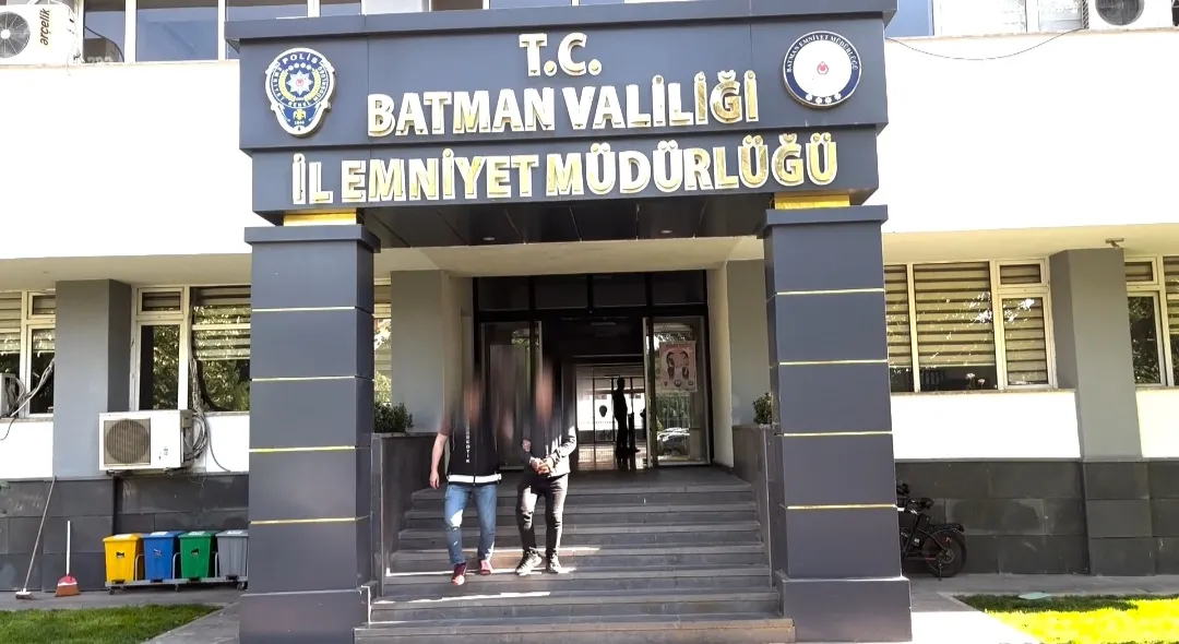 Batman'da minibüsün yedek lastiğinden 11,5 kilo uyuşturucu çıktı