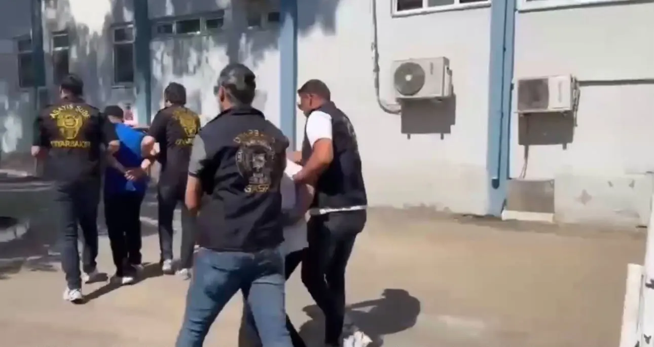 Diyarbakırda banka şubesine kurşun yağdıran iki kişi cezaevine gönderildi