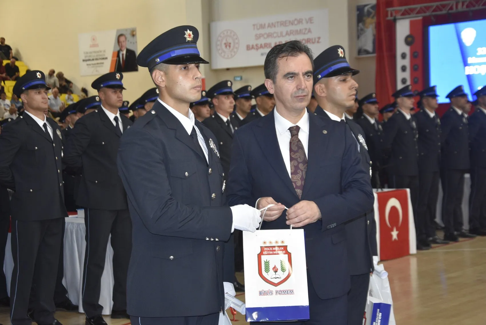 Bitlis POMEM mezunları görevlerine uğurlandı
