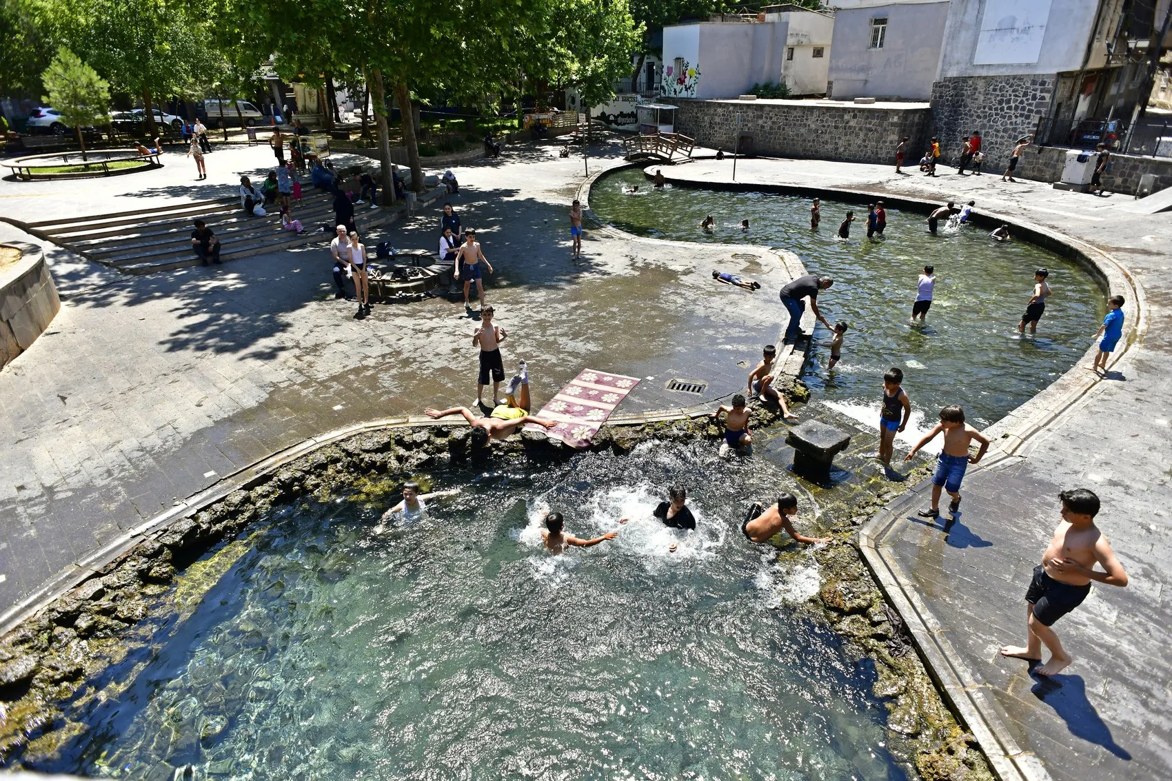 Diyarbakır'da çocuklar yasak dinlemiyor