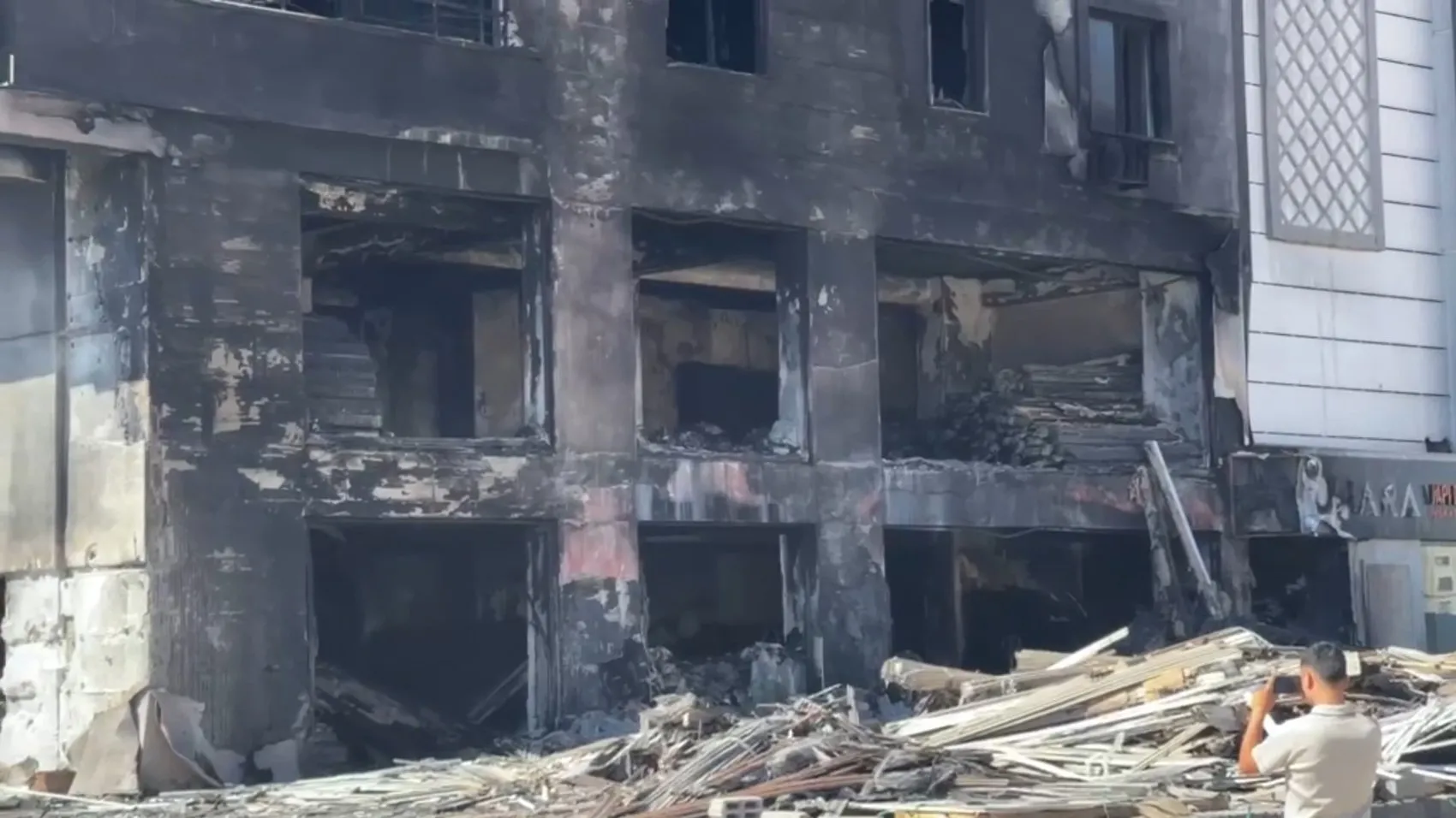 Şanlıurfa’daki 10 katlı binada korkutan yangın