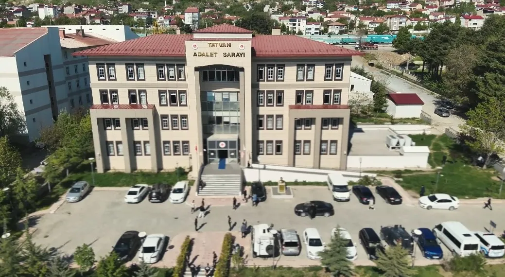 Bitlis merkezli zehir tacirlerine üç ilde şafak baskını