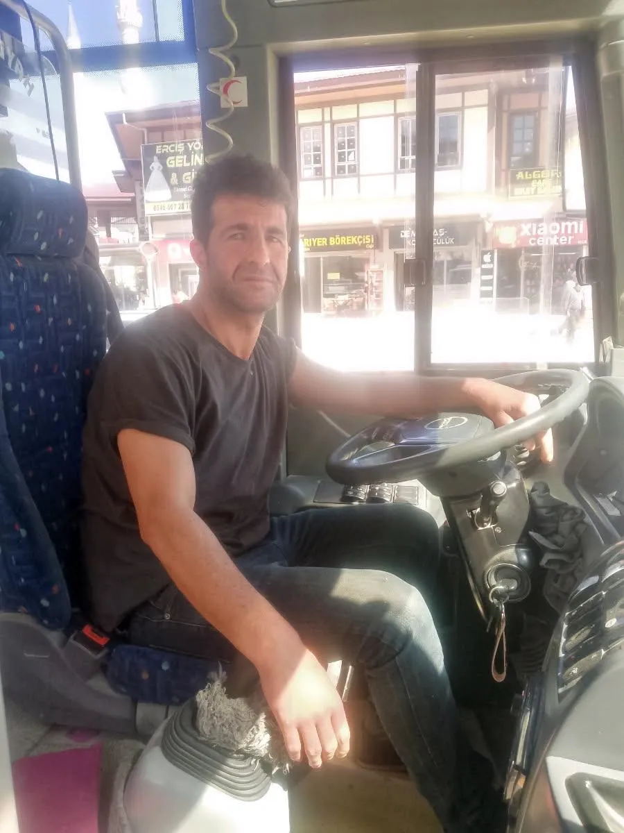 Sınava yetişemeyen öğrenciyi şoför hayatının yolculuğuna çıkardı
