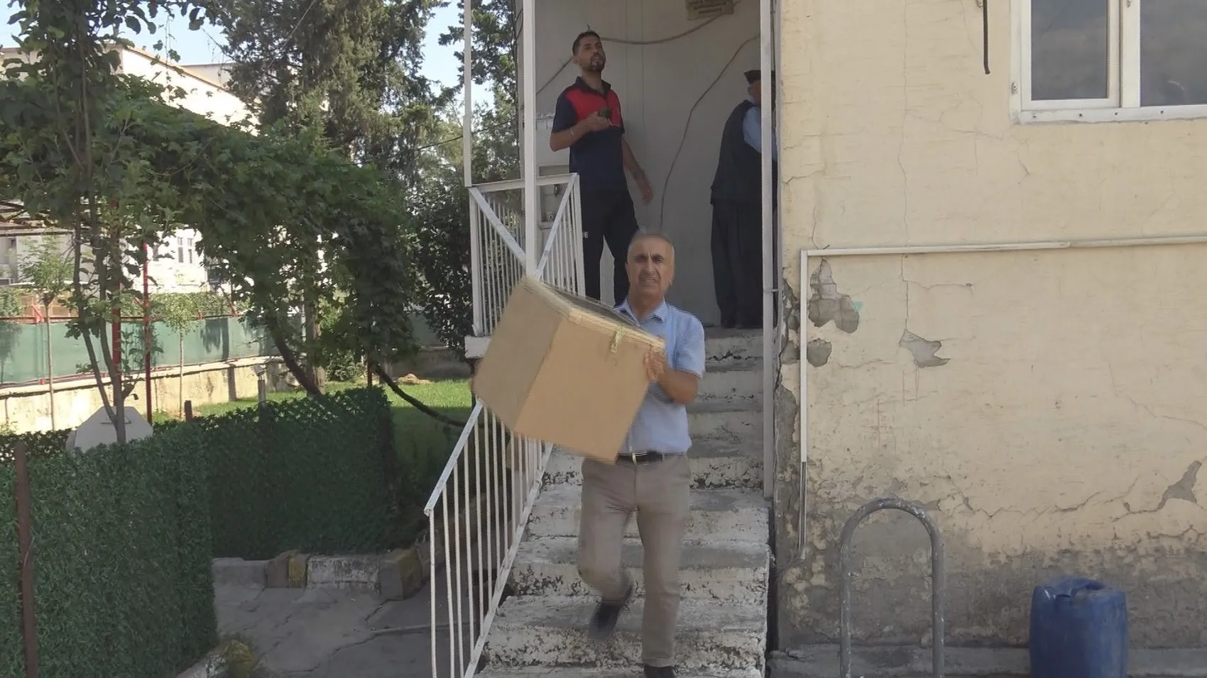Silopi’de bir evin odunluğundan nadir görülen çöl varanı çıktı