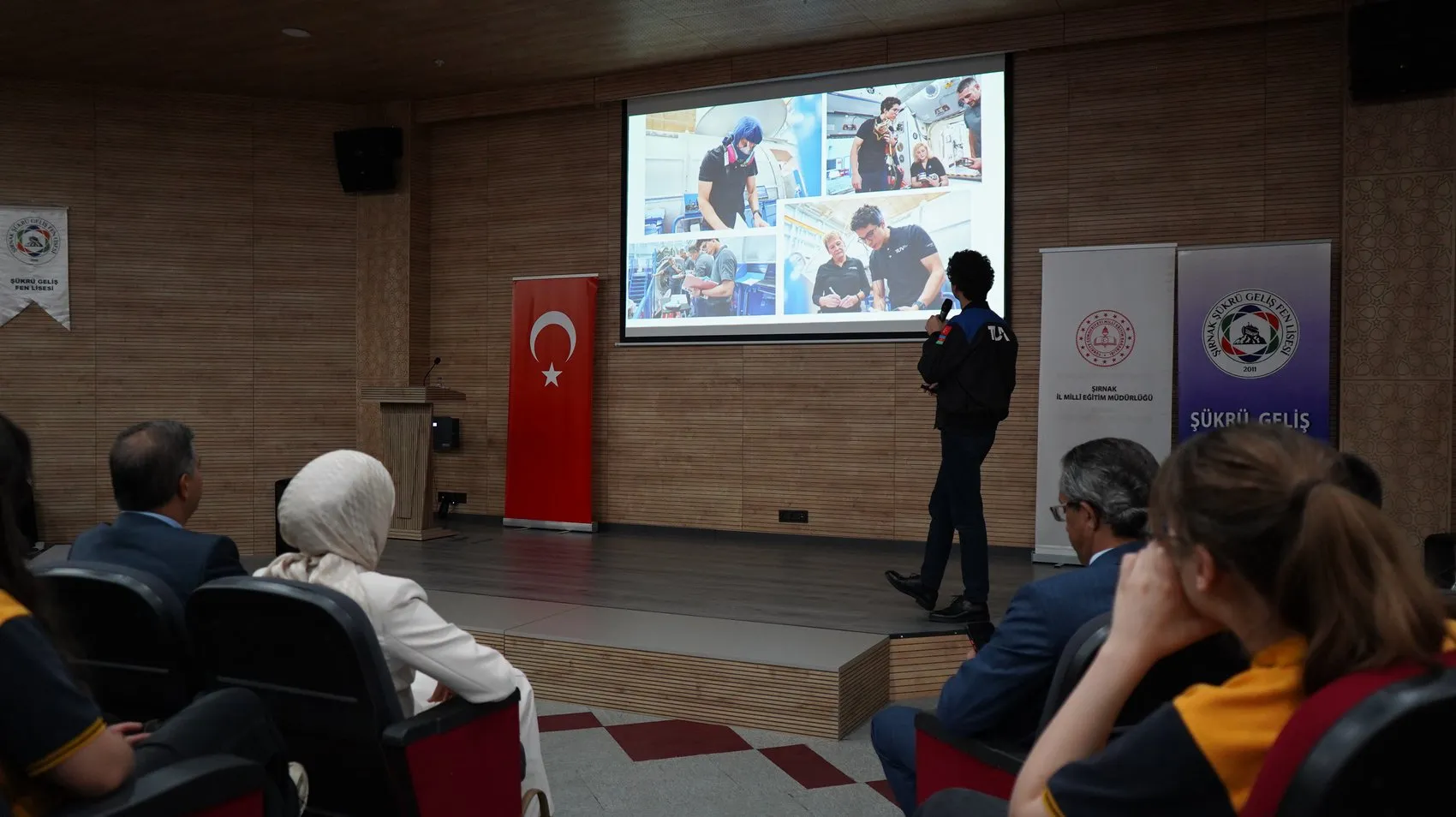 Türkiye'nin İkinci Astronotu Şırnaklı Gençlere Uzay Deneyimlerini Anlattı