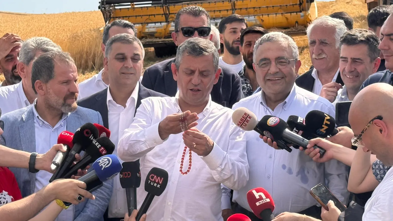 Özgür Özel Diyarbakır'da çiftçiye borç silme sözü verdi