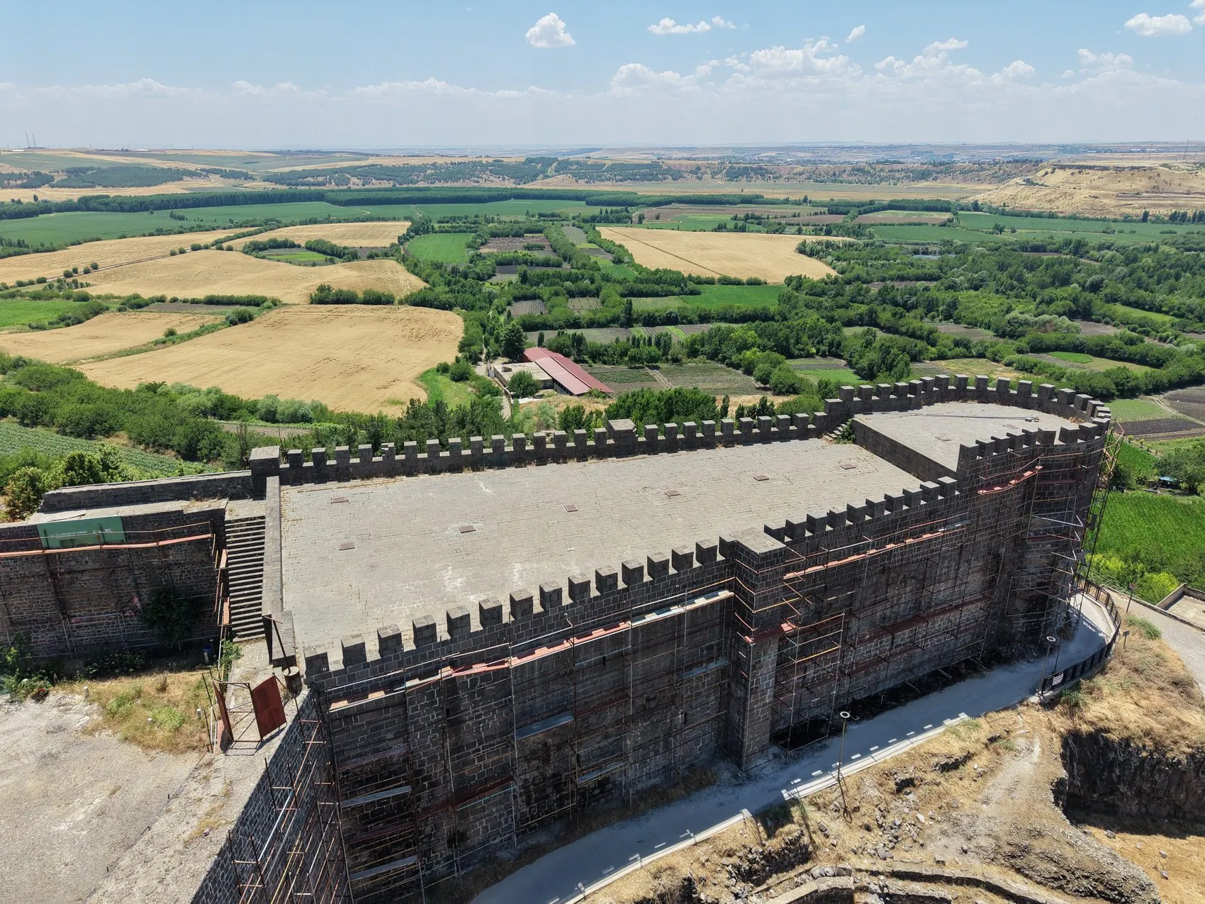 Diyarbakırlı çiftçiye anız uyarısı Geleceğinizi ateşe atmayın