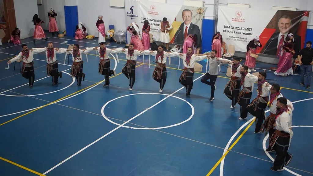 Siirtli öğretmenler Botan efsanesini sahnede yeniden yaşatıyor
