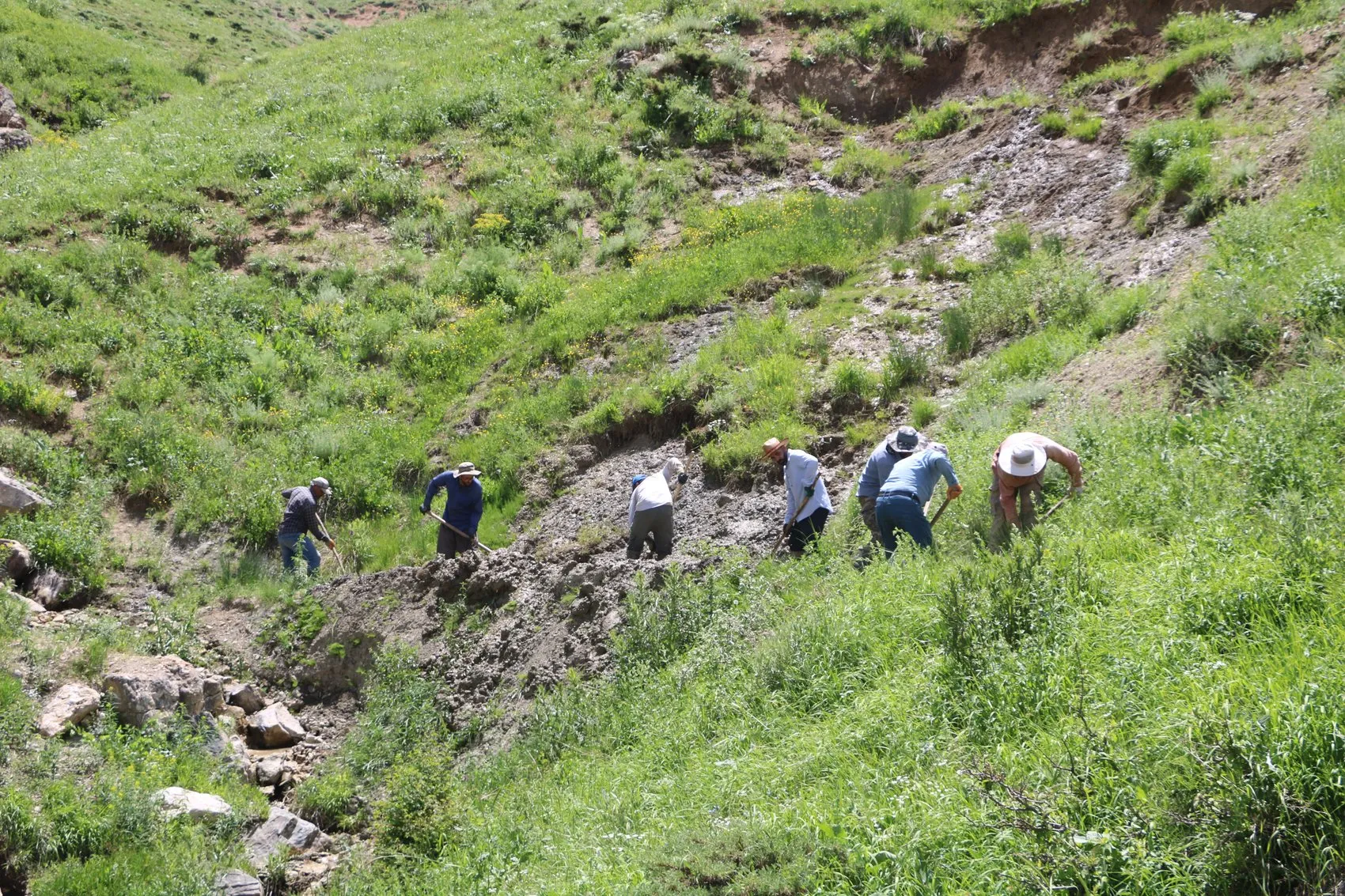 Hakkari’de köylülerin 10 kilometrelik su mücadelesi