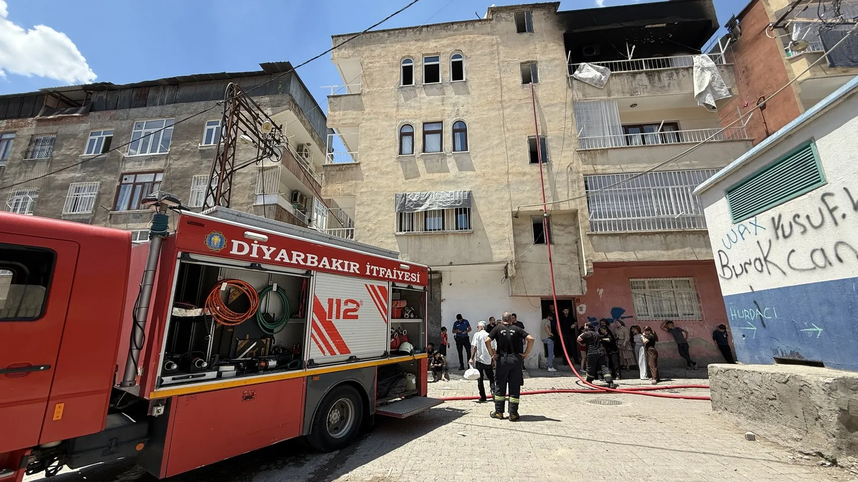Diyarbakır Bağlar'da yangın paniği ve sonrası yaşanan kavga