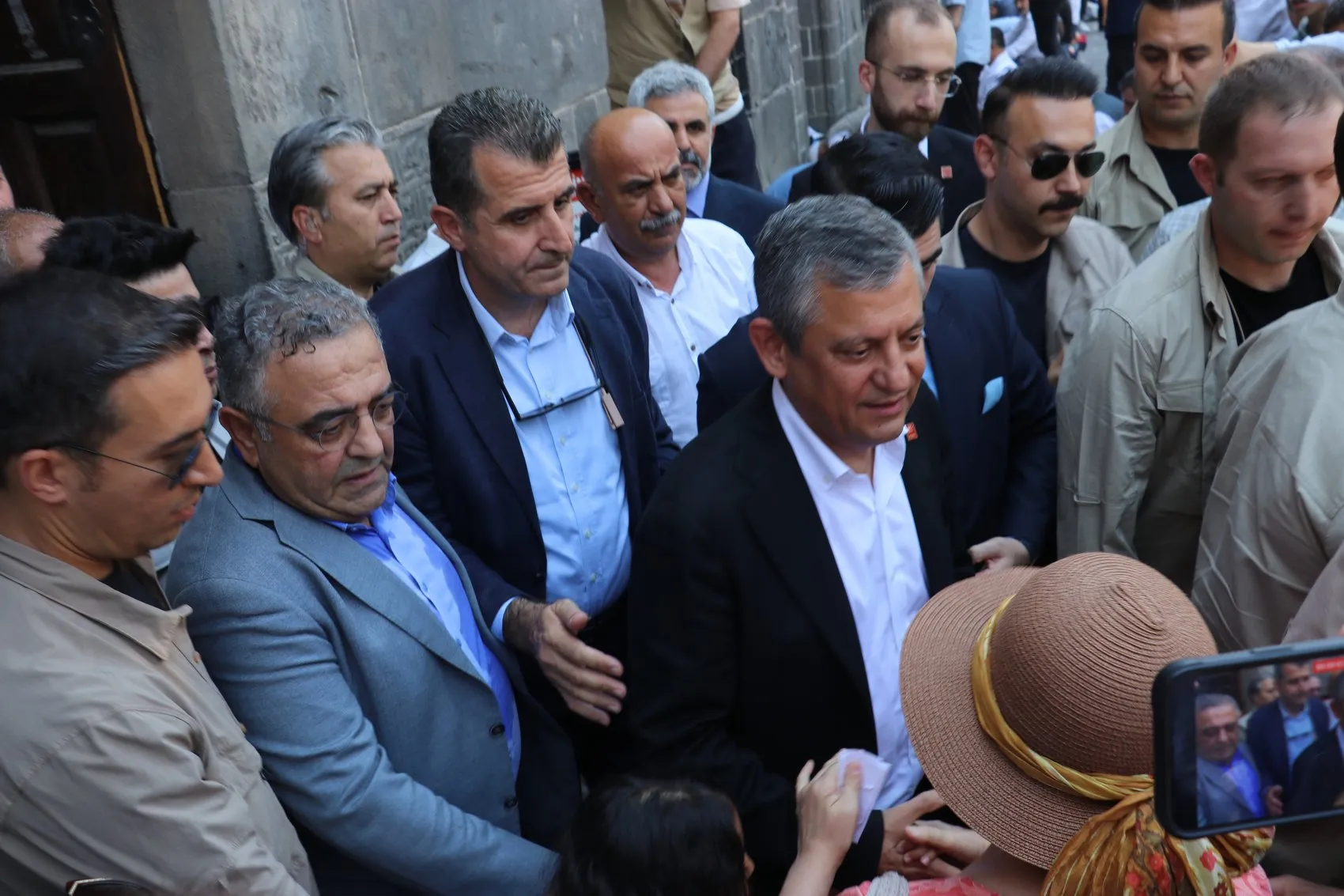Özgür Özel Diyarbakır'da Kayyım siyasetine karşı sokaktayız