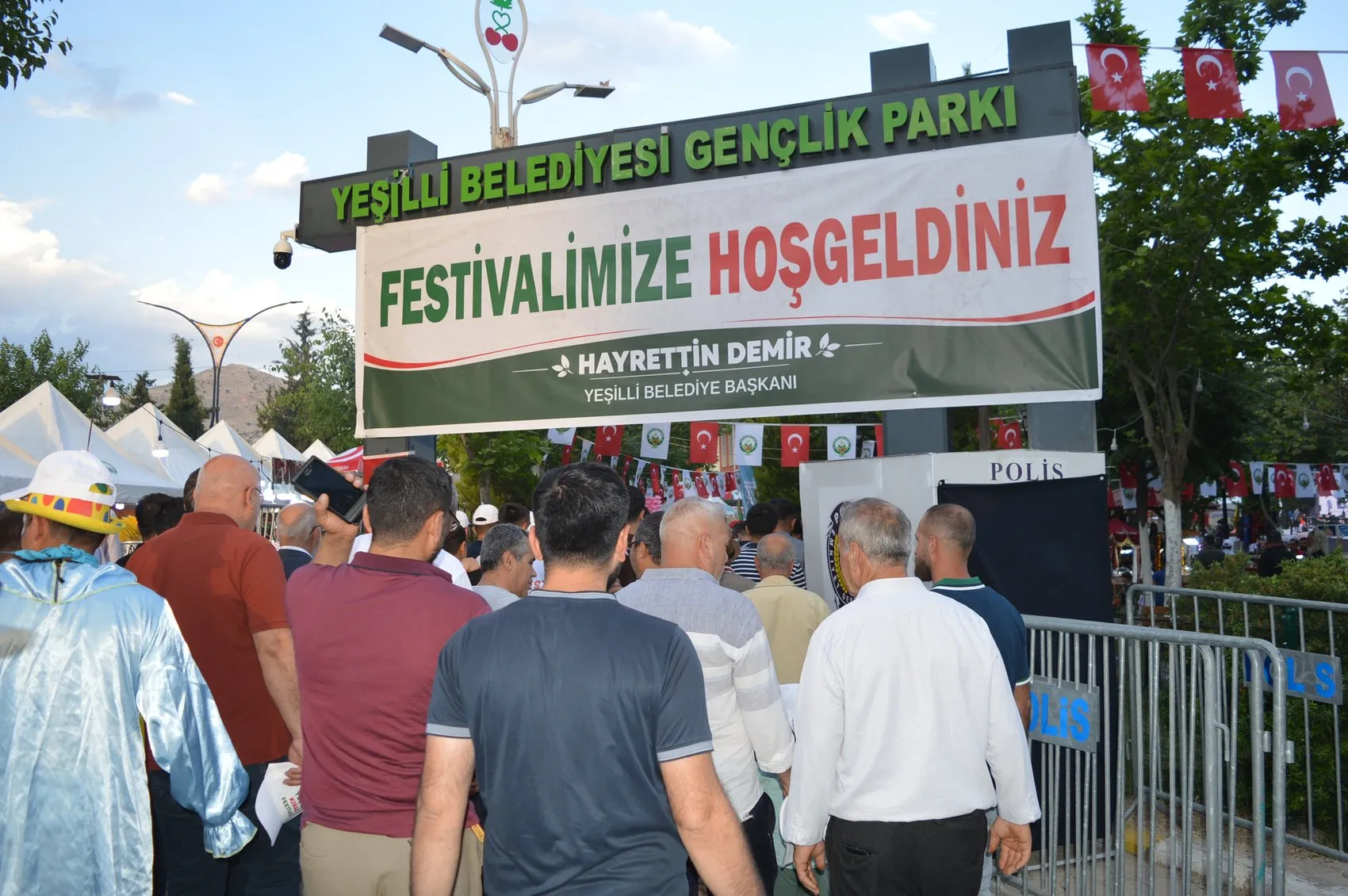 Mardin Yeşilli kirazın bereketiyle şenlendi