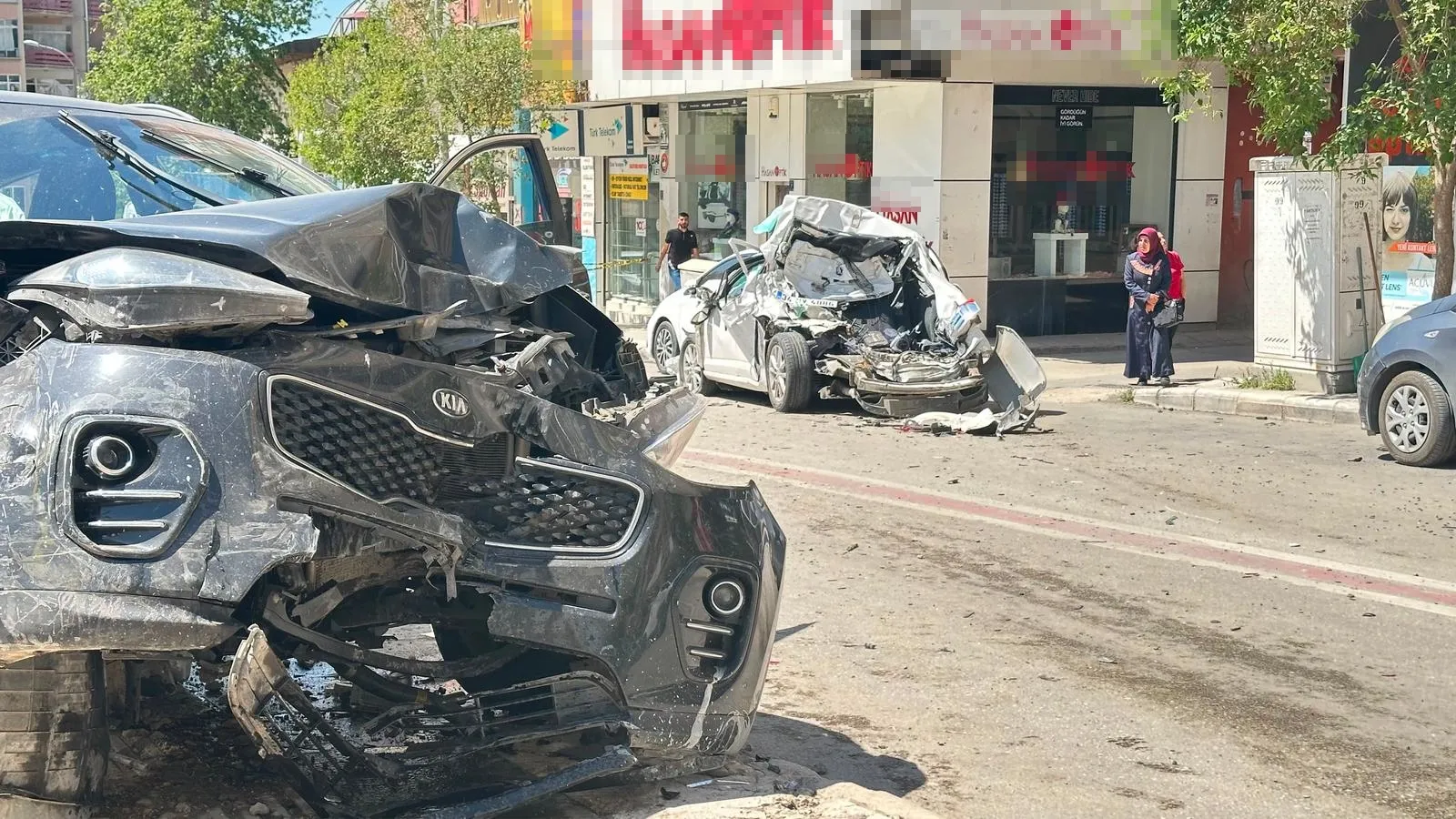 Elazığ’da dehşet anları Hafriyat kamyonu 10 aracı biçti