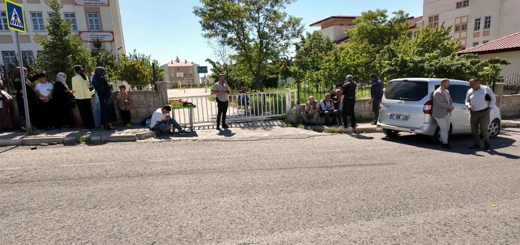 Sınava yetişemeyen öğrenciyi şoför hayatının yolculuğuna çıkardı