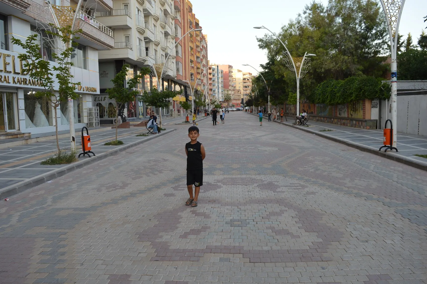 Kızıltepe'nin halı desenli caddesi 6 yıl sonra ilgi odağı