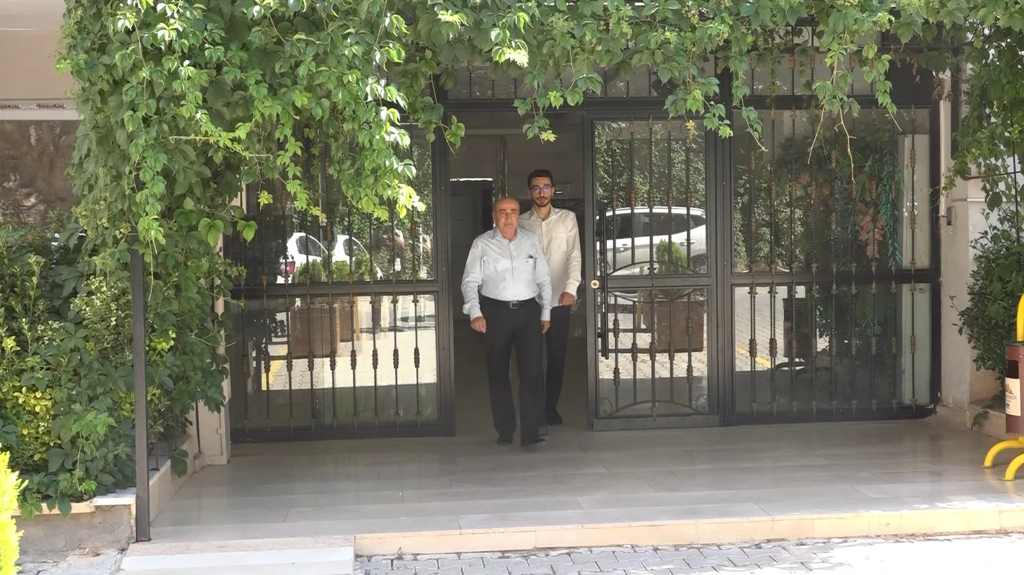 Mardin'de baba oğul aynı üniversite hayali için ter döktü