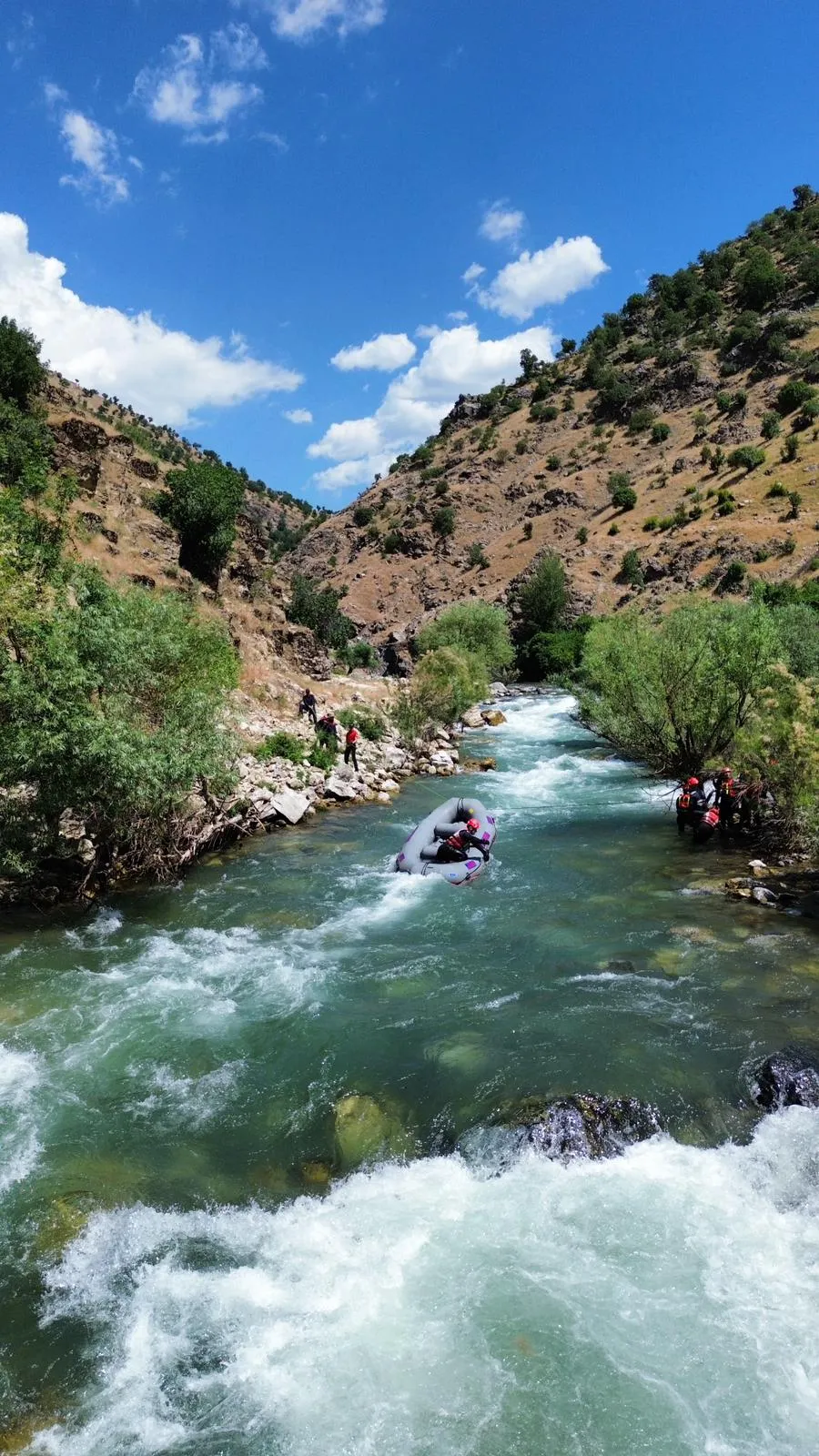 Bingöl'de çaya giren genç 6 gündür bulunamadı