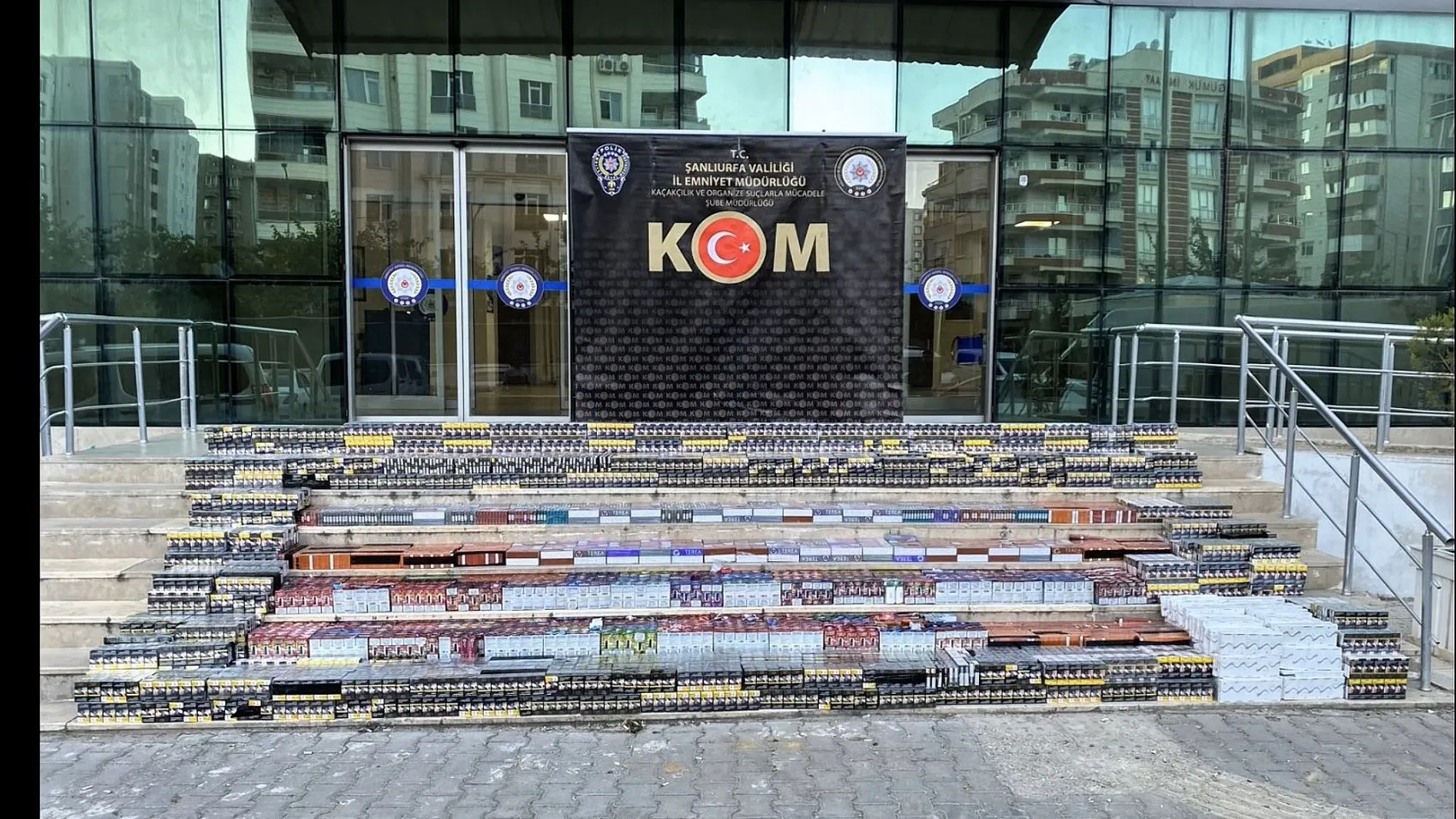 Şanlıurfa’da kaçak ürün taşıyan TIR sürücüsü cezaevine gönderildi