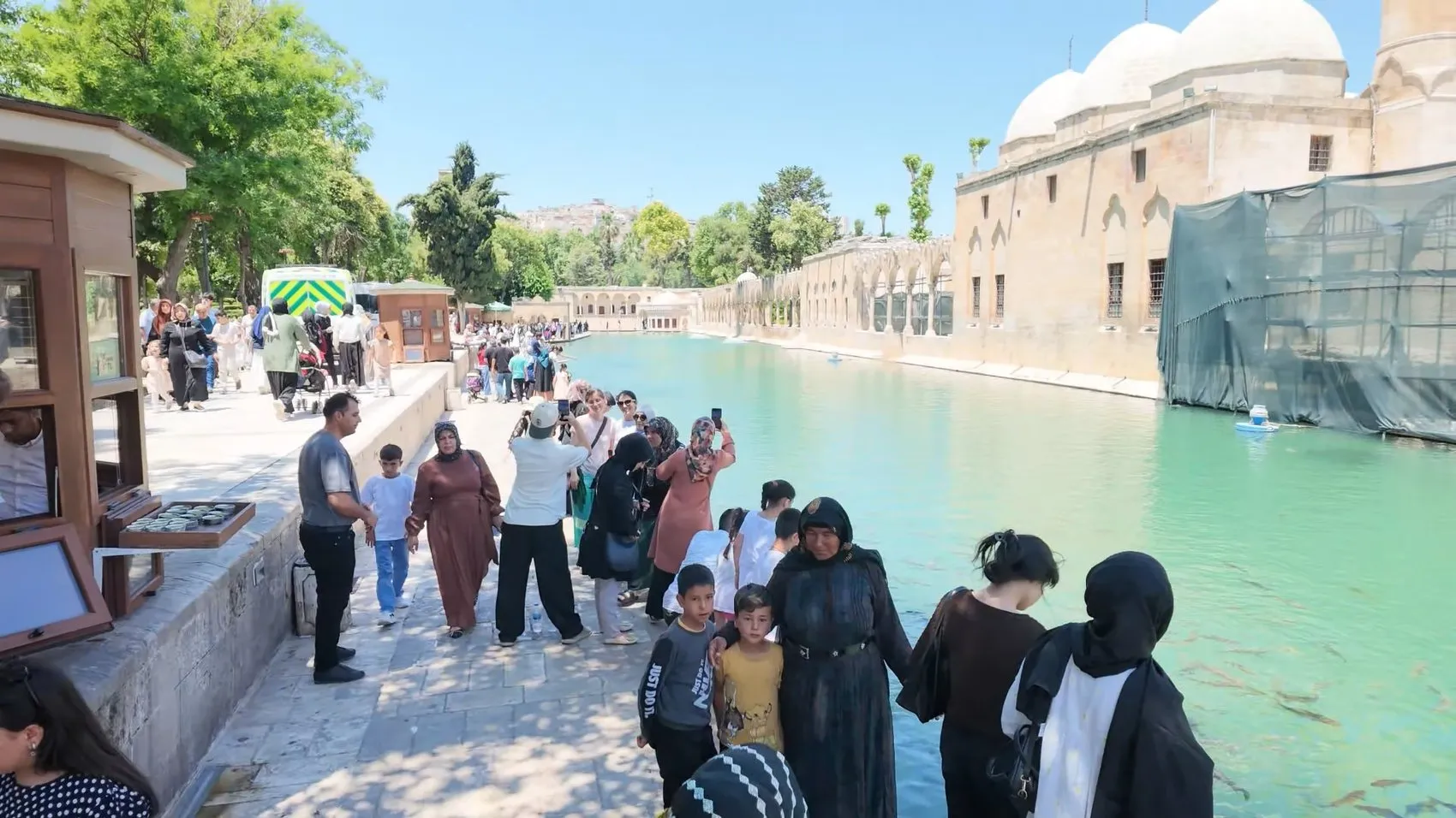 Şanlıurfalı öğrenciler LGS sınavı öncesi Balıklıgöl'de moral aradı