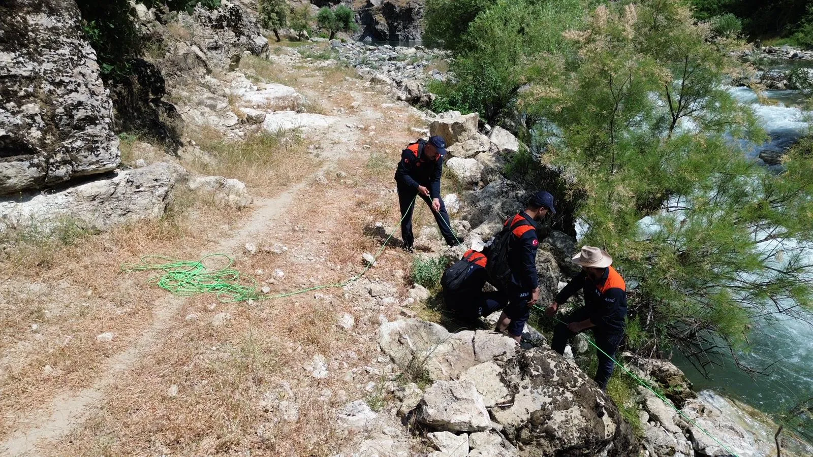 Bingöl'de çaya giren genç 6 gündür bulunamadı