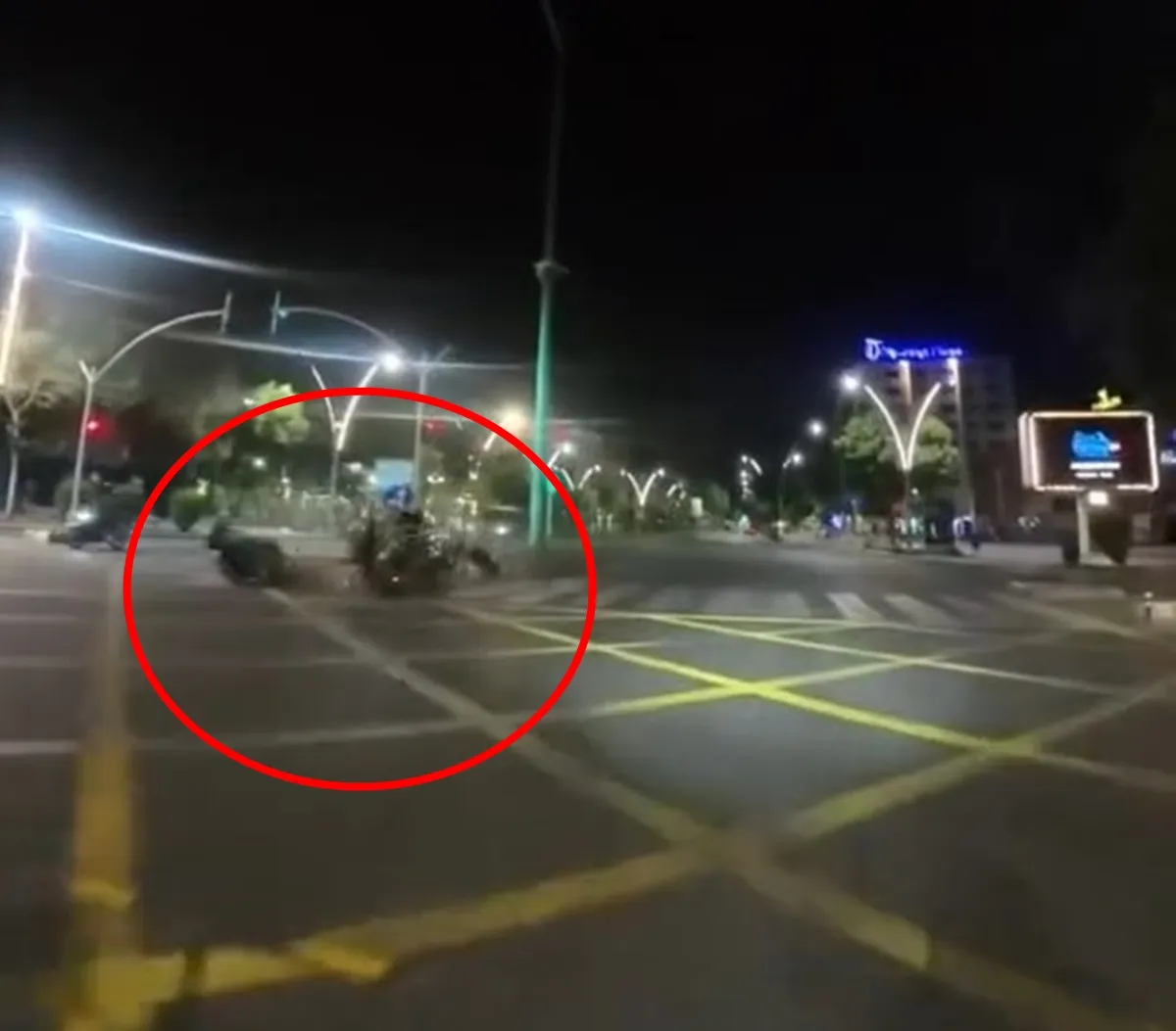 Batman kavşağında motosikletler çarpıştı 3 yaralı