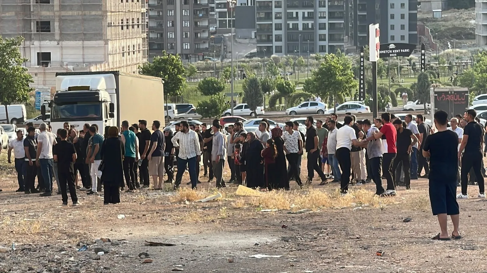 Şanlıurfa’da apartman altındaki dükkanda yangın paniği