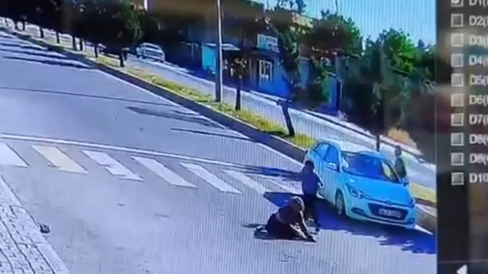 Ceylanpınar'da yolun karşısına geçmeye çalışan kadına otomobil çarptı