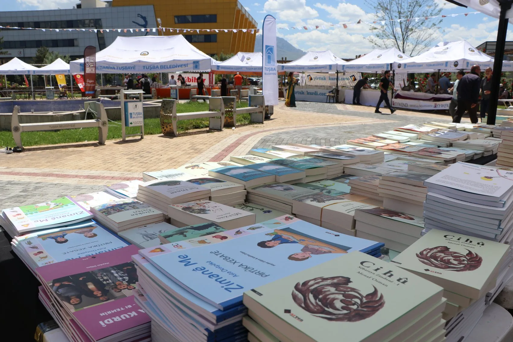 Van Tuşba'da kitap şöleni başladı