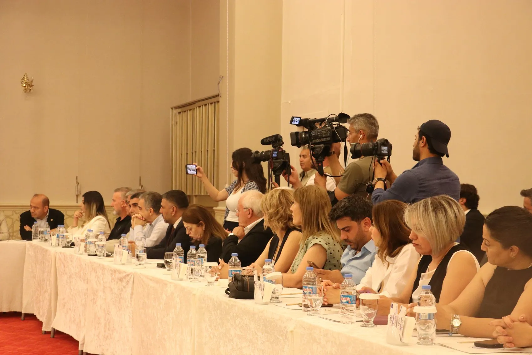 Özgür Özel Diyarbakır’da demokrasi mesajı verdi