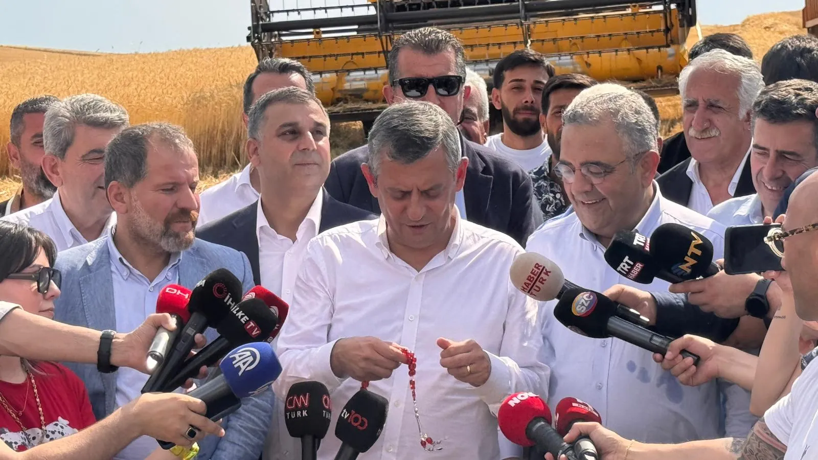 Özgür Özel Diyarbakır'da çiftçiye borç silme sözü verdi