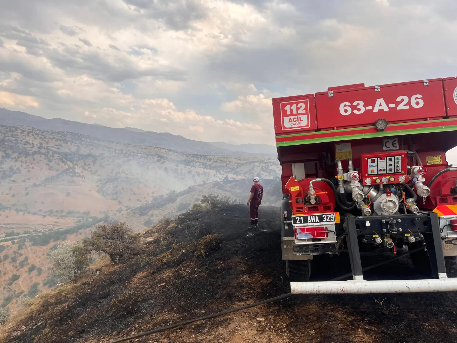 Diyarbakır'ın beş ilçesinde aynı anda yangın alarmı
