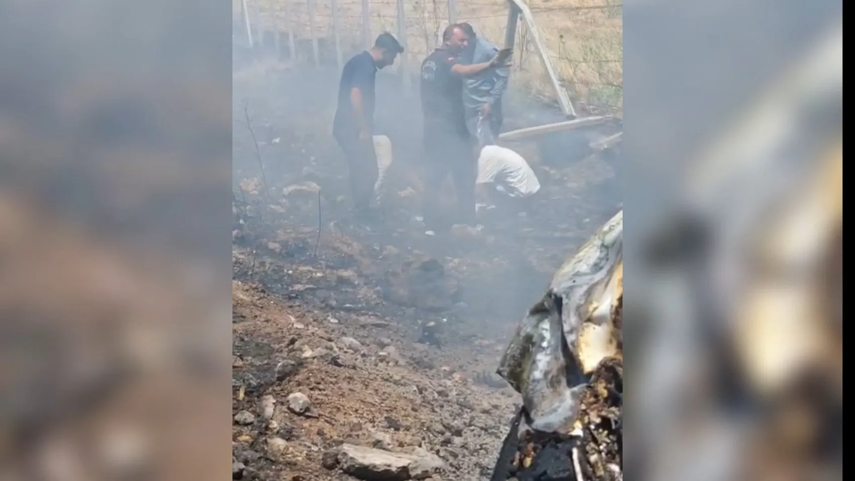 Şanlıurfa’da kaza yapan araç alev alınca paraları kurtarma telaşı başladı