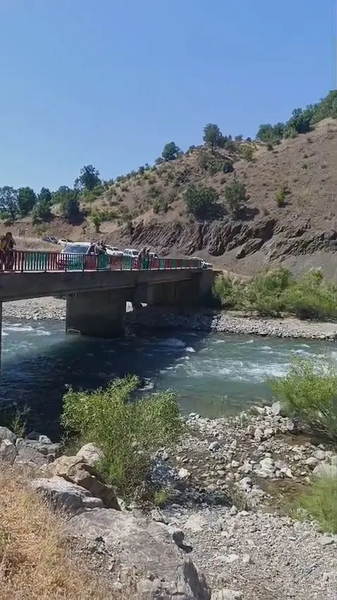 Bingöl’de serinlemek için girdiği çayda kaybolan adam aranıyor