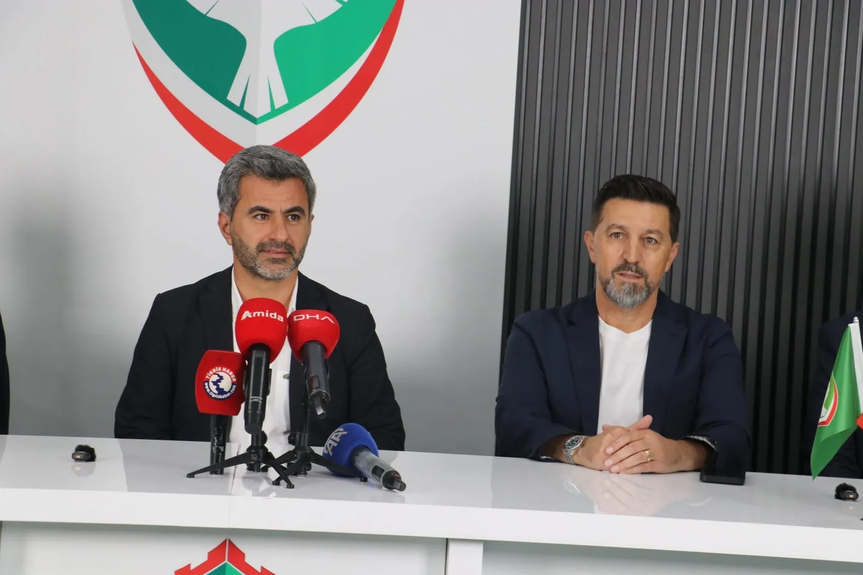 Amedspor Süper Lig için imzayı Besnik Hasi’ye attırdı