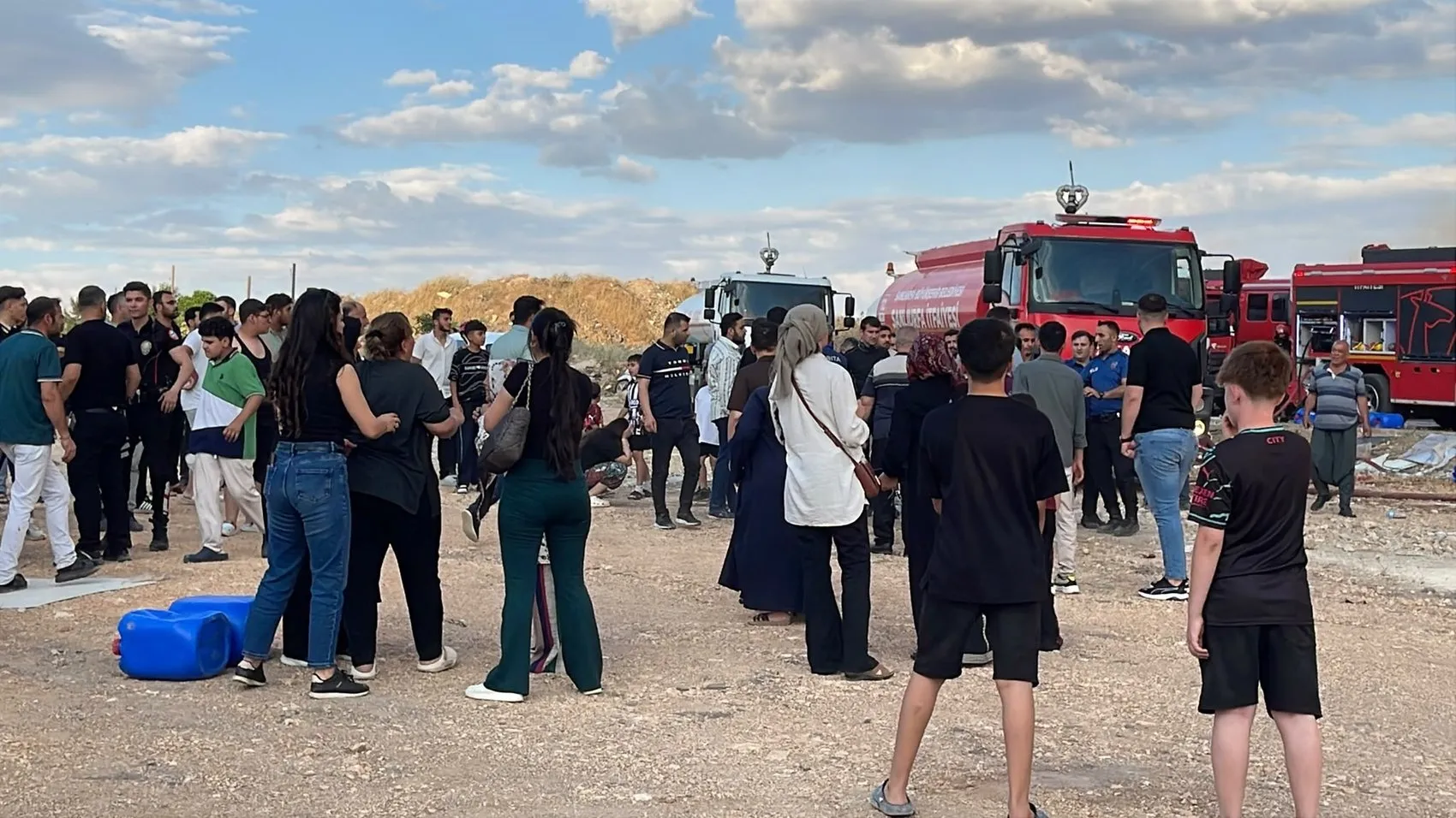 Şanlıurfa’da apartman altındaki dükkanda yangın paniği