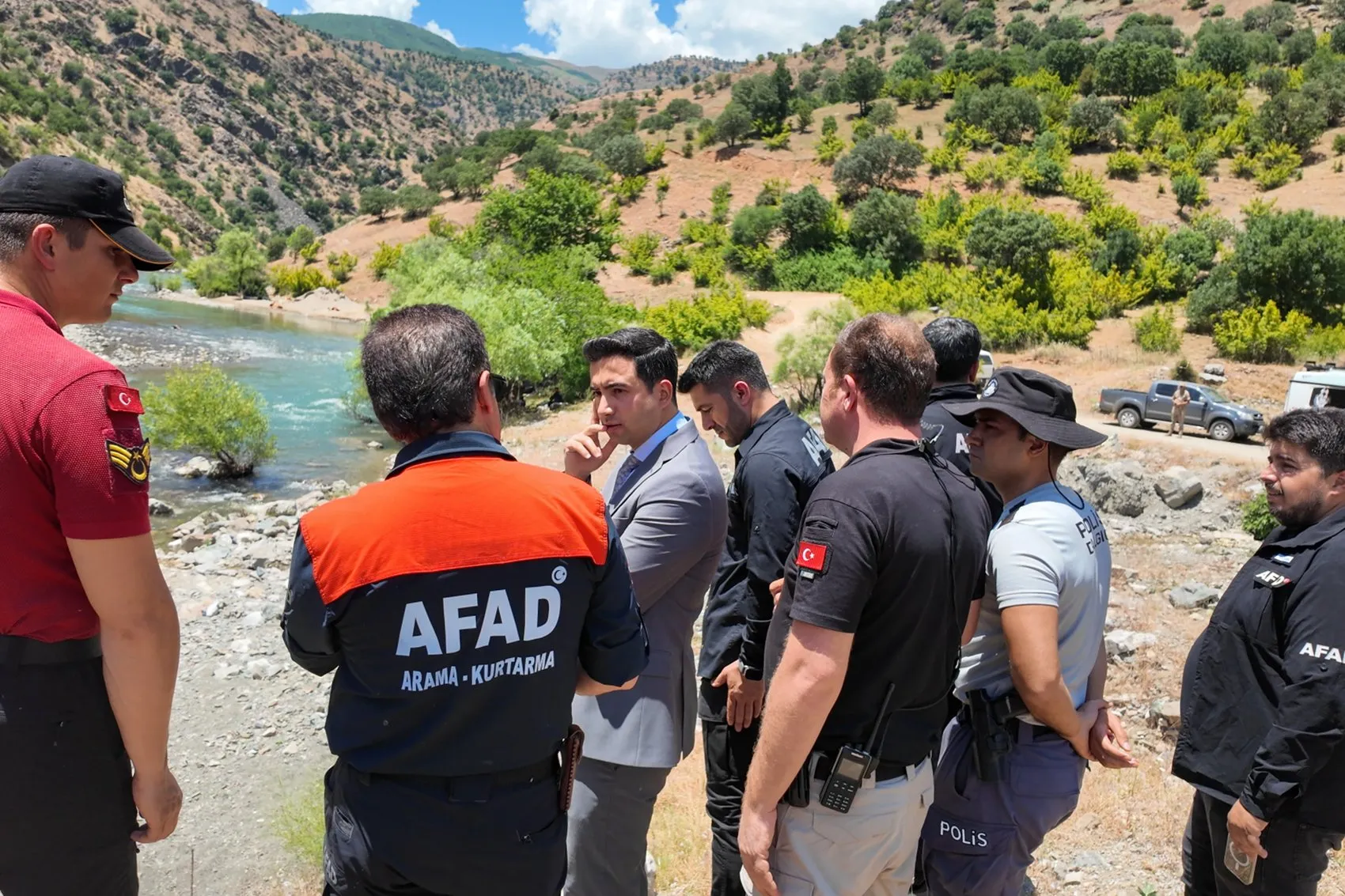 Bingöl’de çayda kaybolan 34 yaşındaki Vedat Karabulut aranıyor