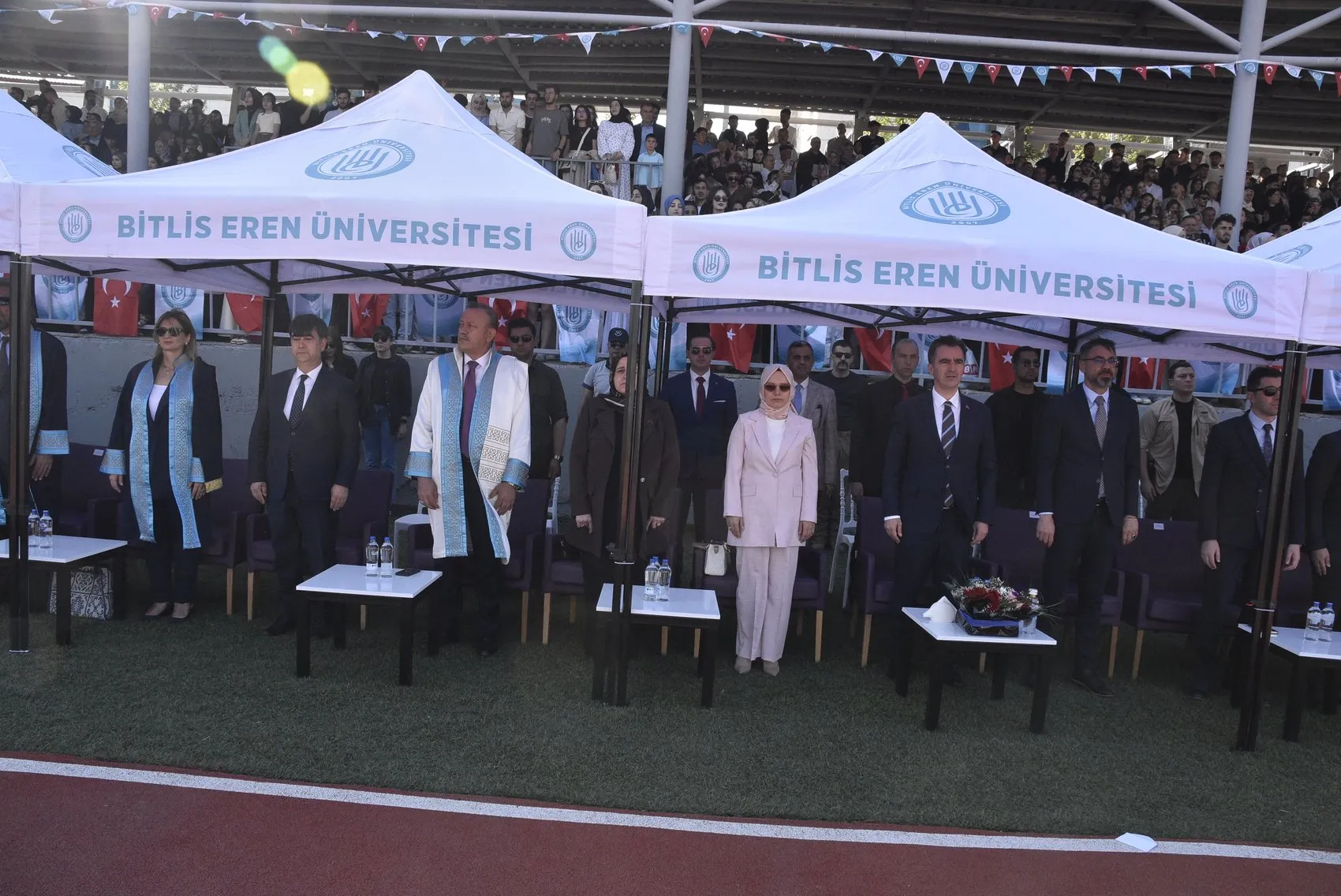 Bitlis Eren Üniversitesi'nde 2 bin 800 genç iş hayatına uğurlandı